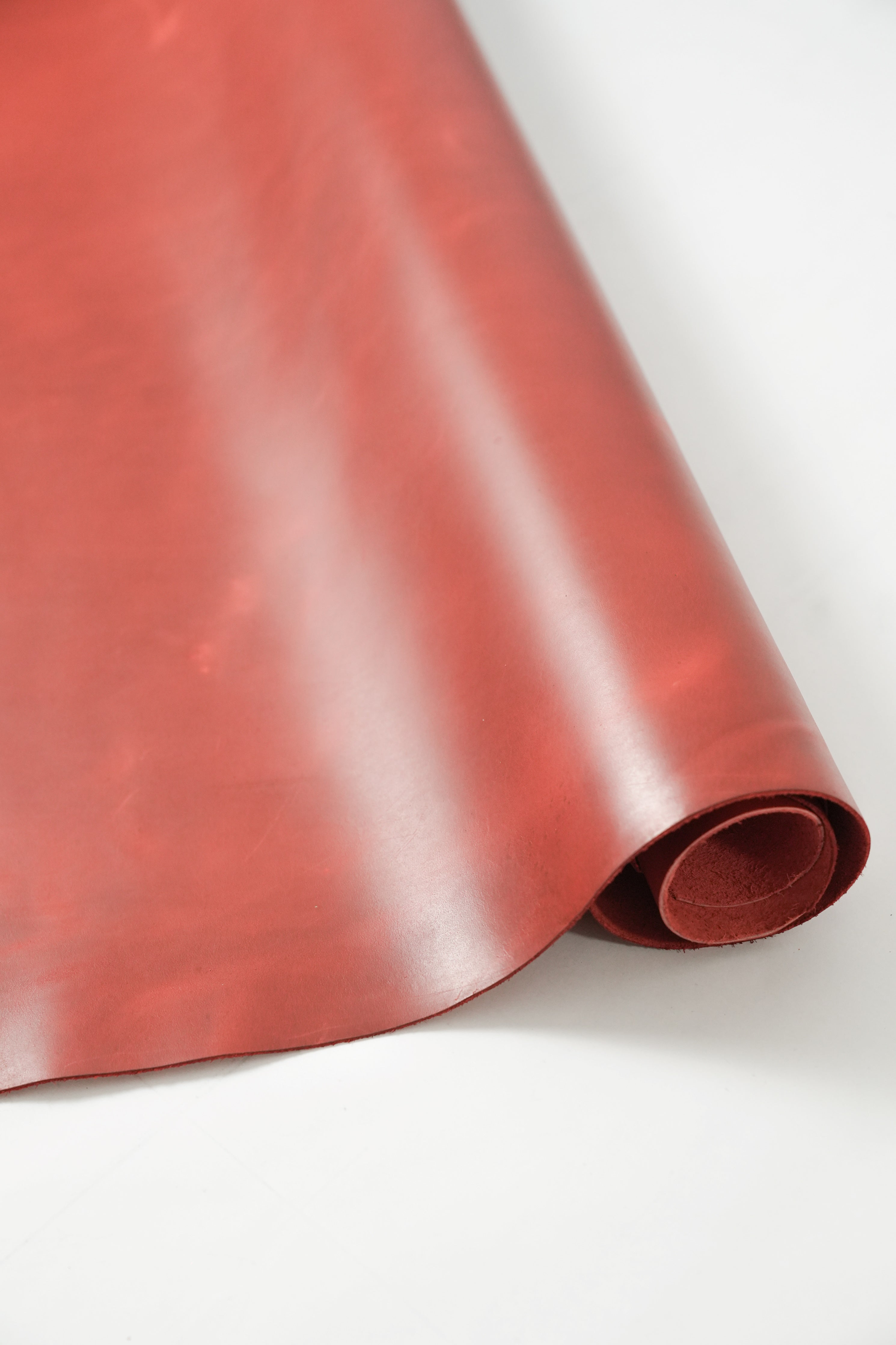 Pull-Up Leather - Eclipse Scarlet Red