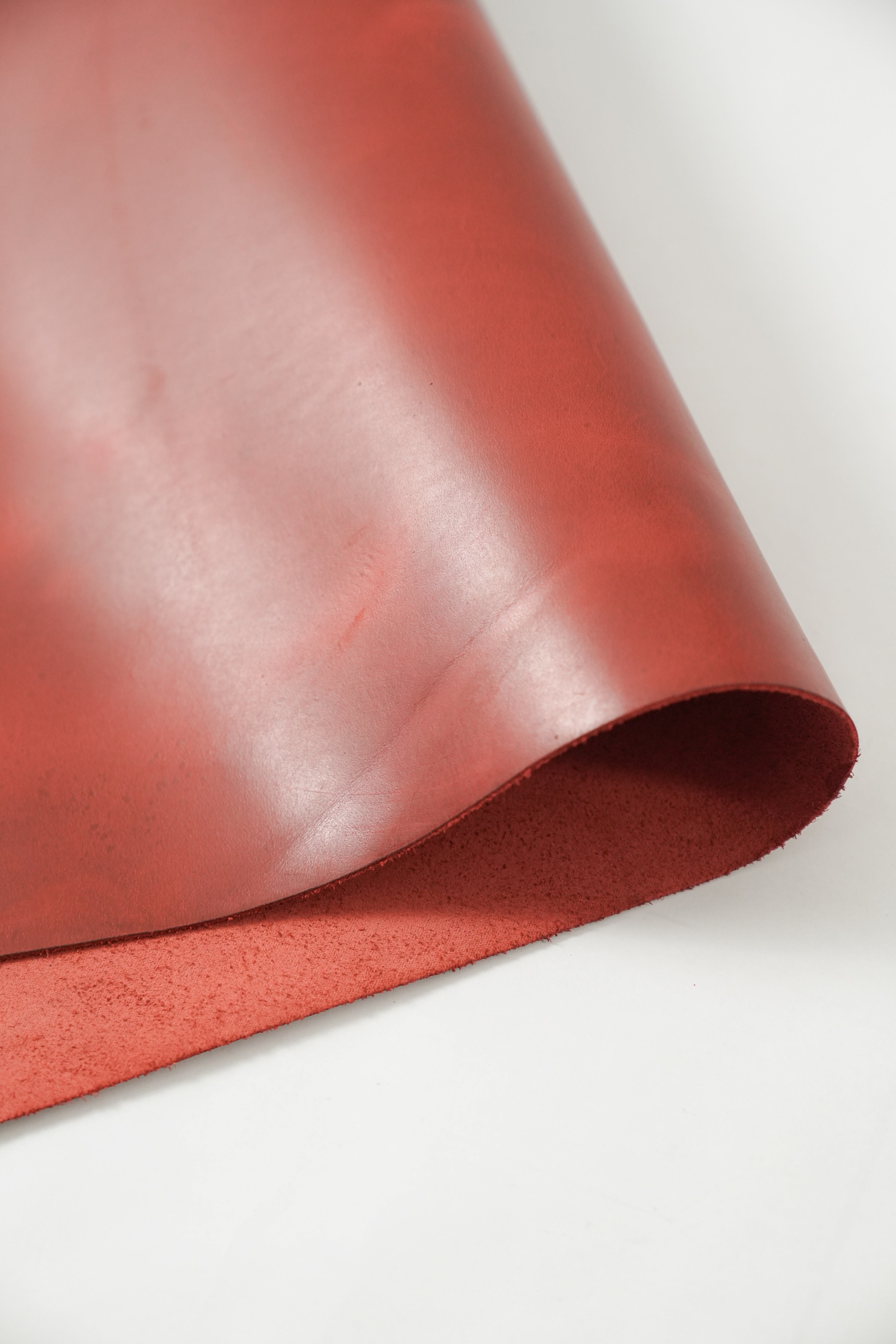 Pull-Up Leather - Eclipse Scarlet Red