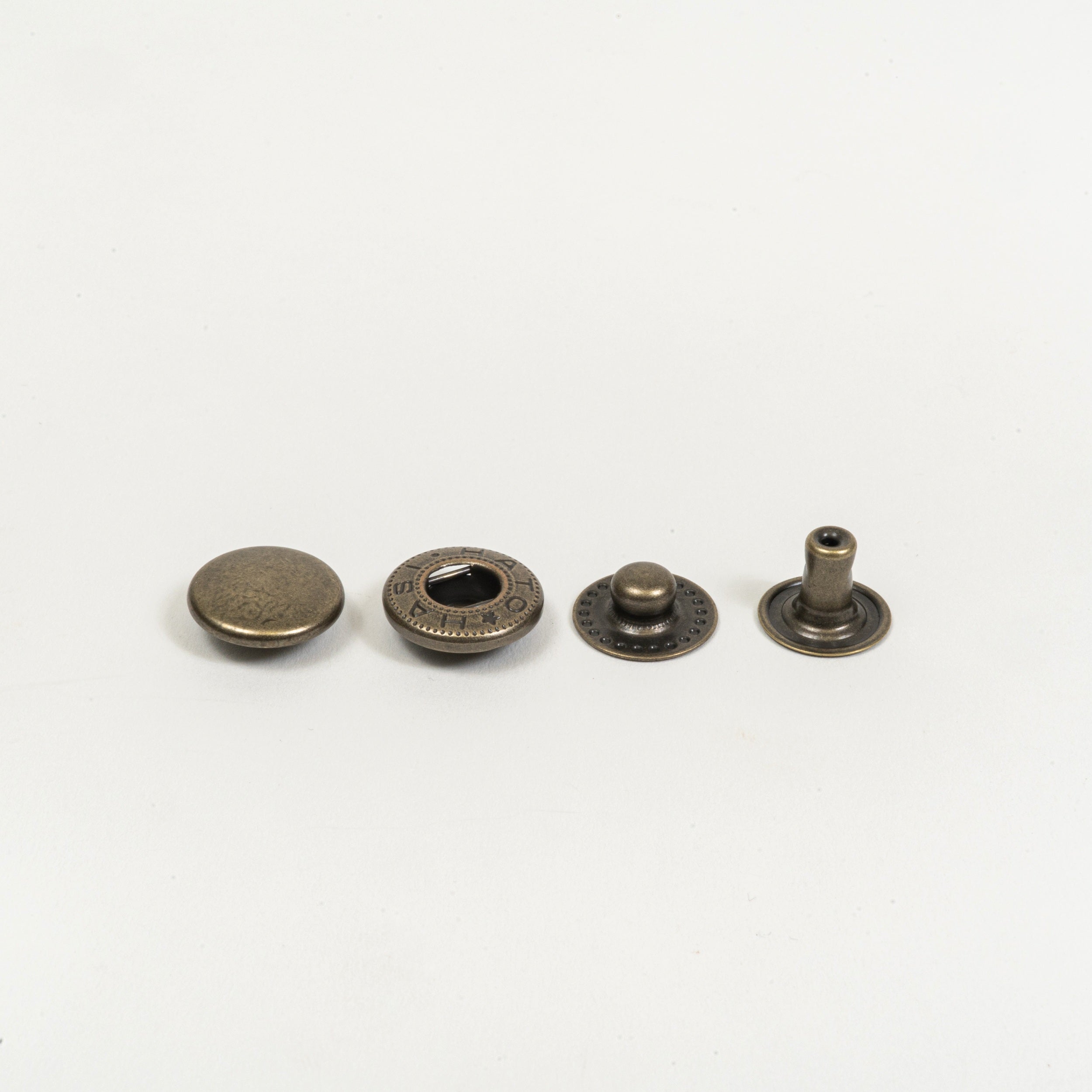 antique brass segma snap full set front view